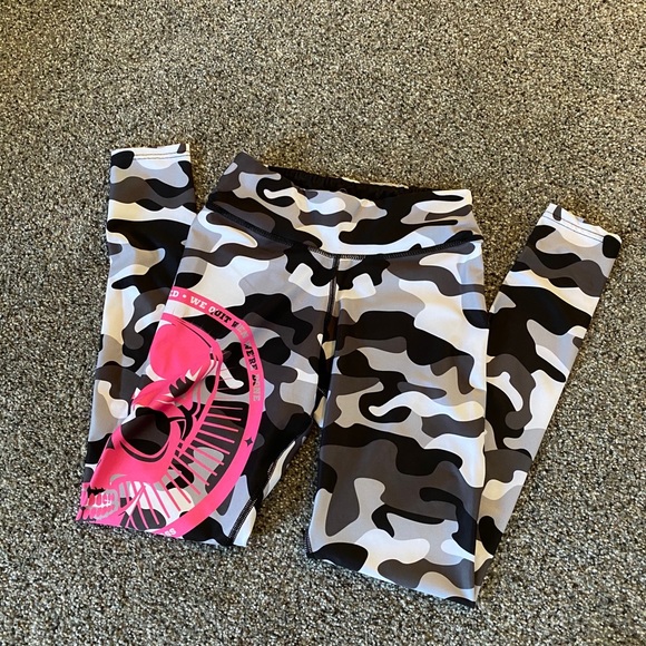 Pink camo Northern Spirit leggings, size XS. - Picture 3 of 5